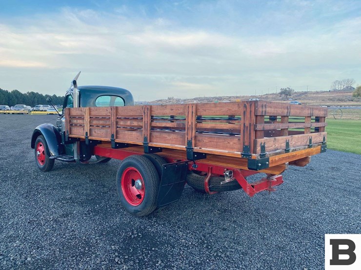 1940-international-d5-30-flatbed-truck-image-3