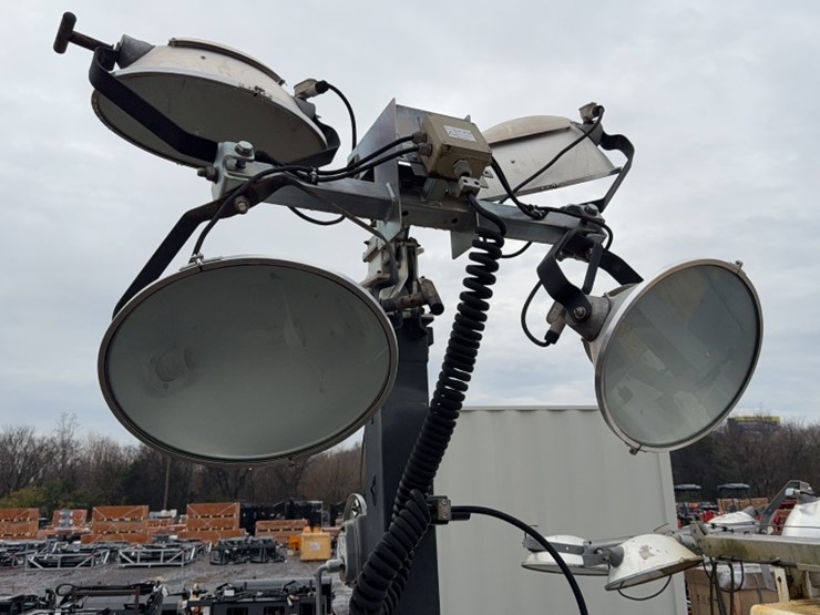 #2060-•-cp-v4-towable-light-tower-image-3