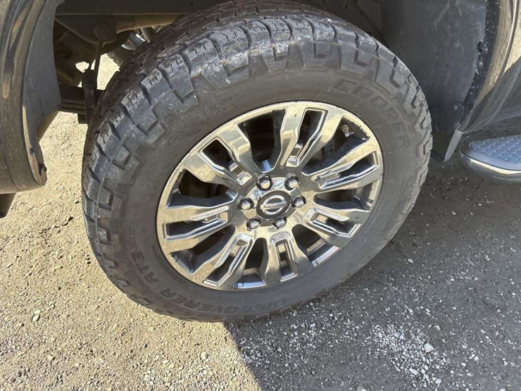 2016-nissan-titan-image-10