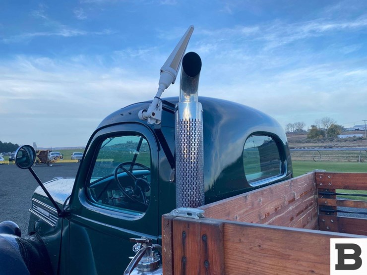 1940-international-d5-30-flatbed-truck-image-12