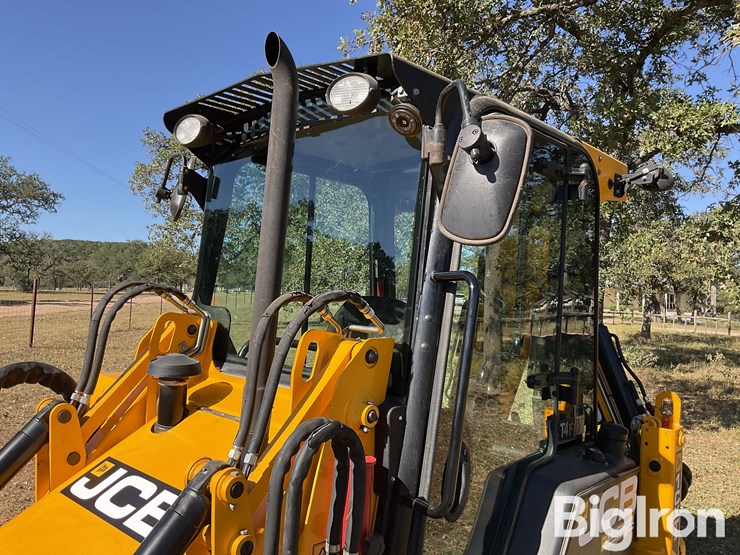 2020-jcb-1cxt-image-12