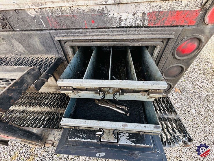 2007-peterbilt-340-image-50