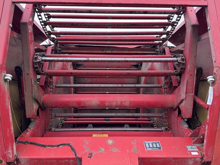 new-holland-853-image-3