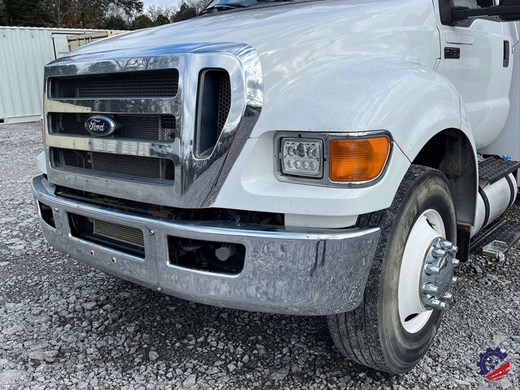 2013-ford-f750-image-15