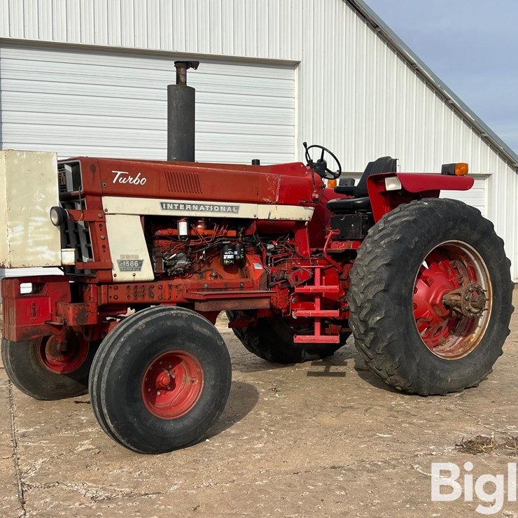 1975 INTERNATIONAL 1566