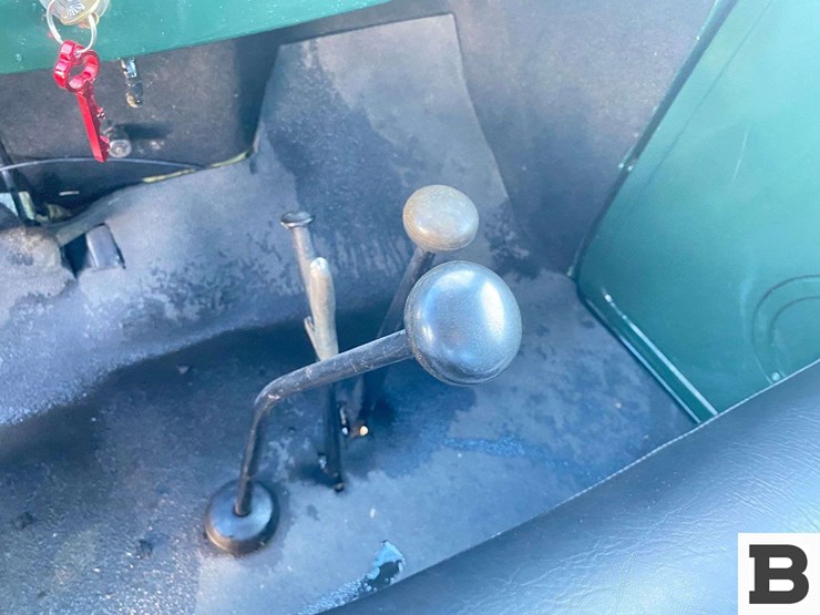 1940-international-d5-30-flatbed-truck-image-35