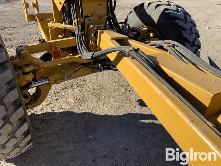 2018-caterpillar-12m3-awd-image-15