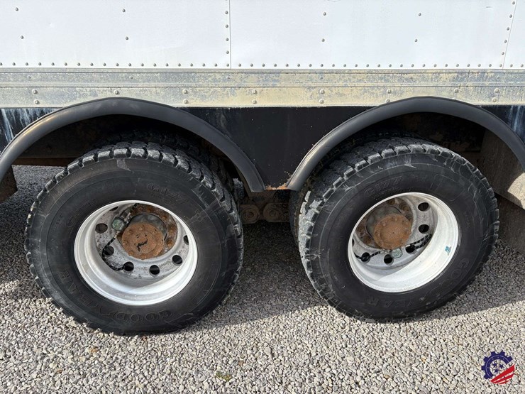 2009-kenworth-t800-image-12