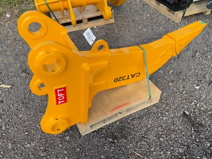 caterpillar-320-image-2