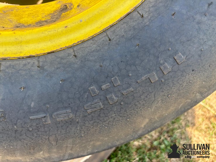 john-deere-rims-w/-tires-image-14