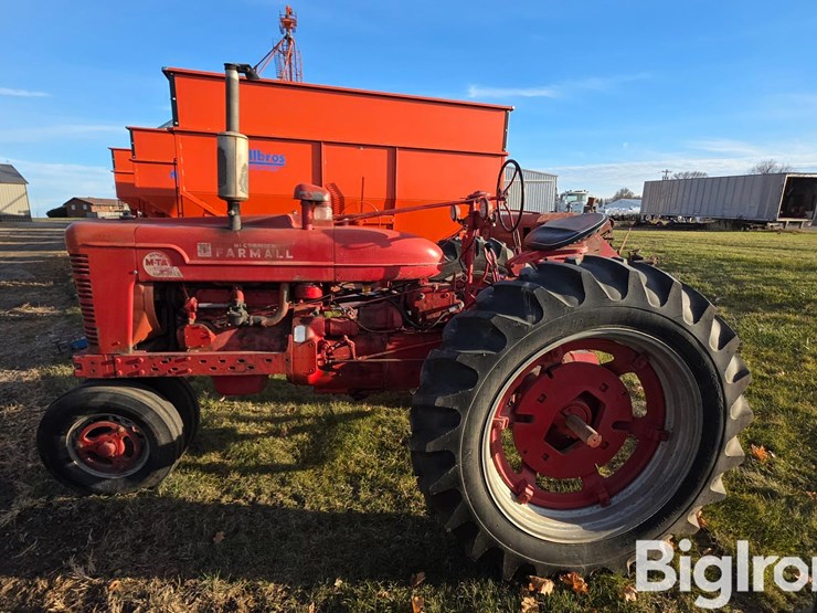 farmall-super-mta-2wd-tractor-image-8