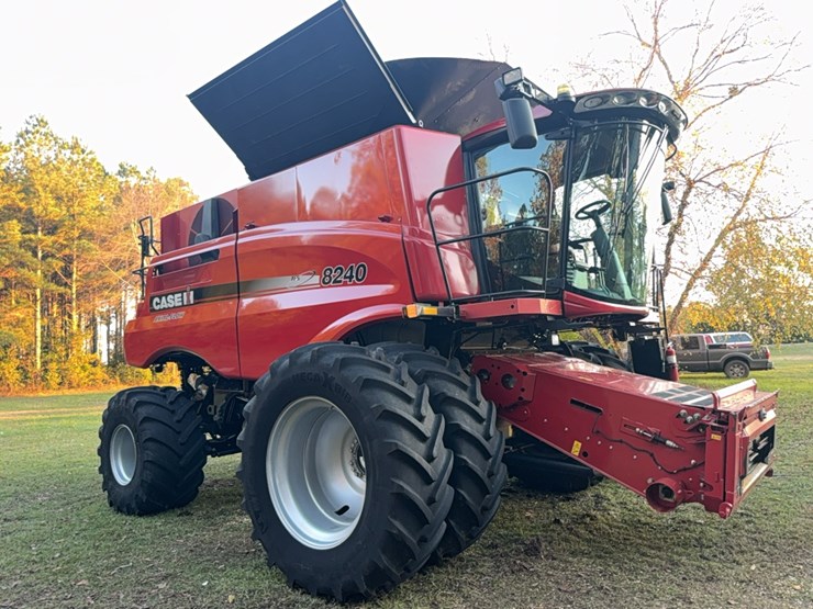2018-case-ih-8240-image-16