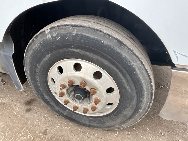 2002-volvo-vnl-day-cab-image-7