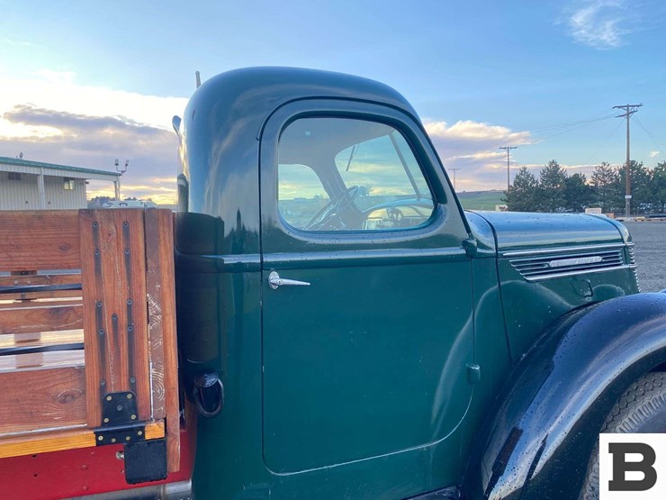 1940-international-d5-30-flatbed-truck-image-24