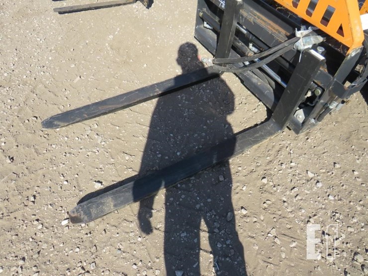 set-of-hydralic-skid-loader-forks-image-3