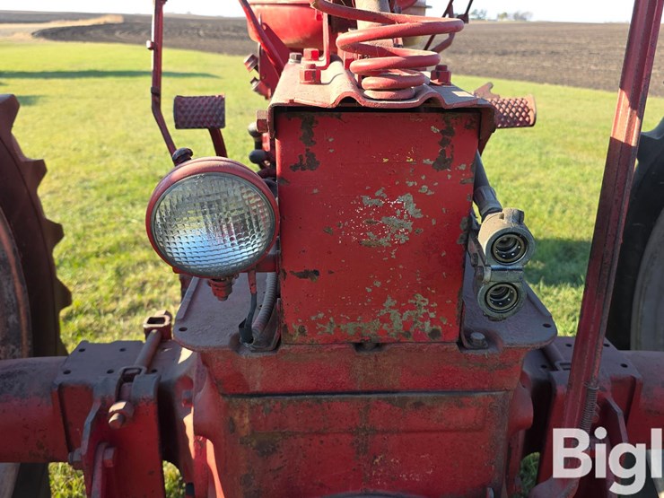 farmall-super-mta-2wd-tractor-image-12