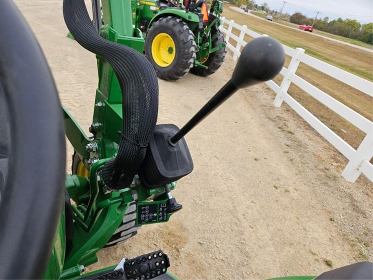 #3081-•-john-deere-4052-4x4-tractor/-400e-loader-image-36