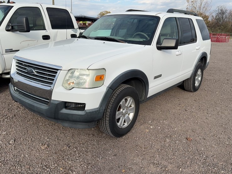 2007-ford-explorer-image-1