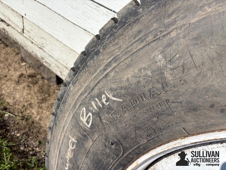 11r22.5-tire-on-10-bolt-rim-image-6