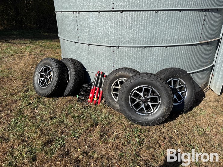 2024-bf-goodrich-285/70r17-tires-&-rims-&-suspension-image-2