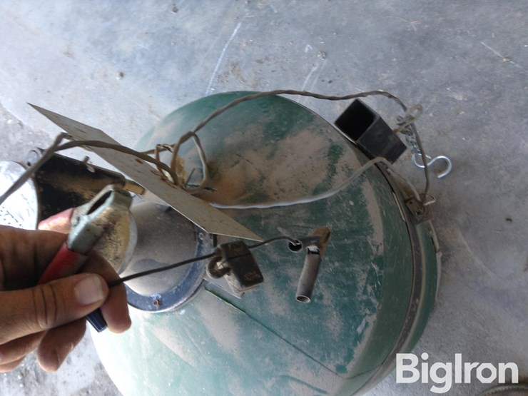 12v-seeder/spreader-image-9