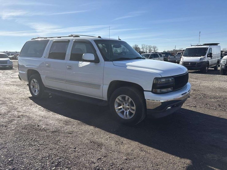 2005-chevrolet-suburban-image-6