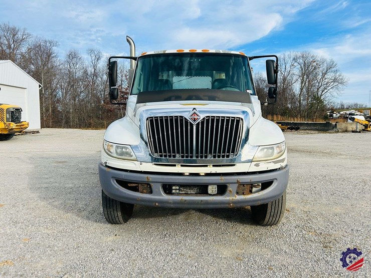 2013-international-durastar-4400-image-8