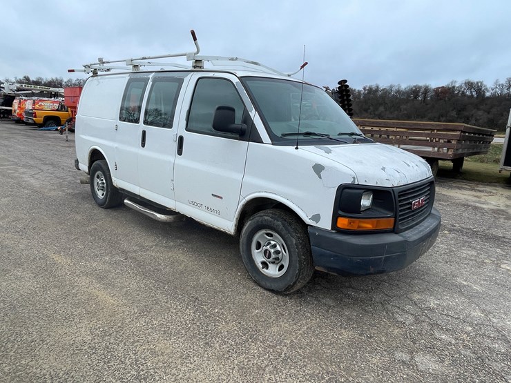 #1064-•-2012-gmc-savana-1-ton-van-(has-wi-title)-image-3