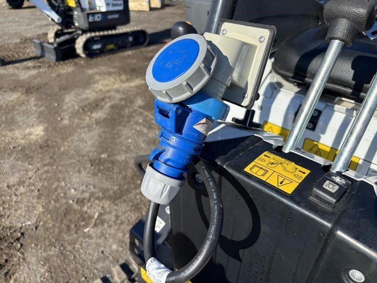 2022-bobcat-e10e-hydraulic-excavator-image-36