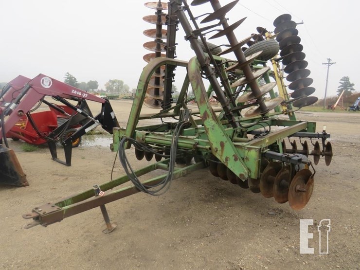 john-deere-230-image-1