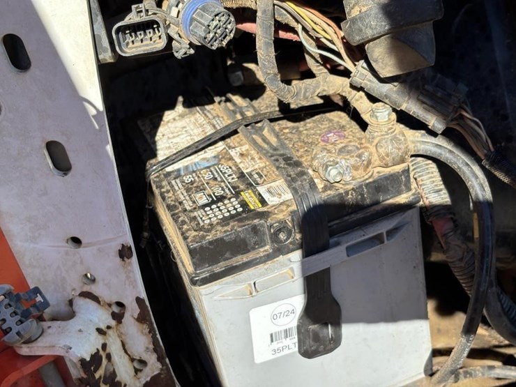 2013-bobcat-t550-image-34