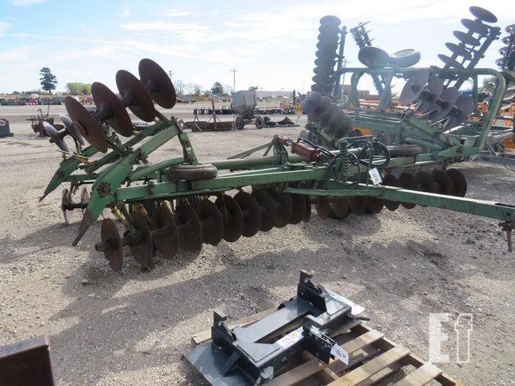 john-deere-bw-image-2