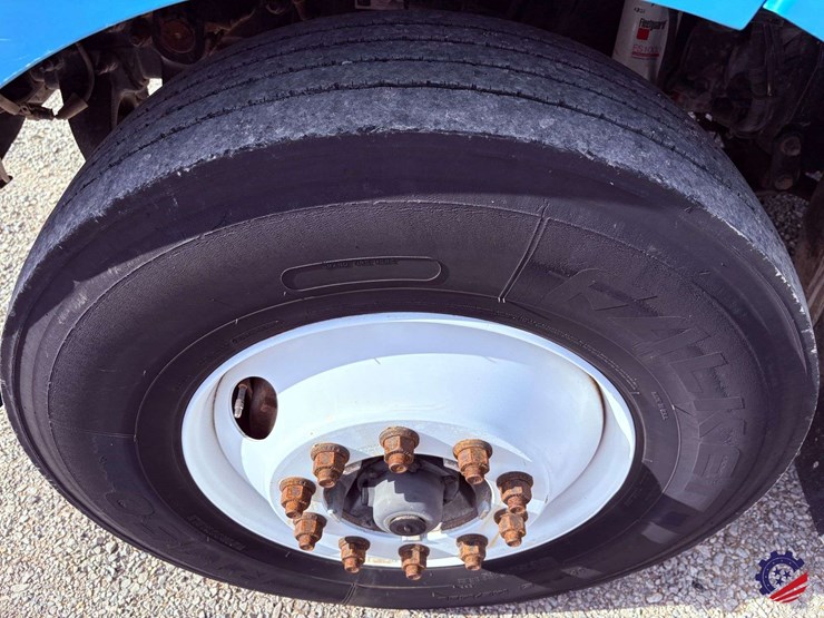 2012-peterbilt-337-image-10