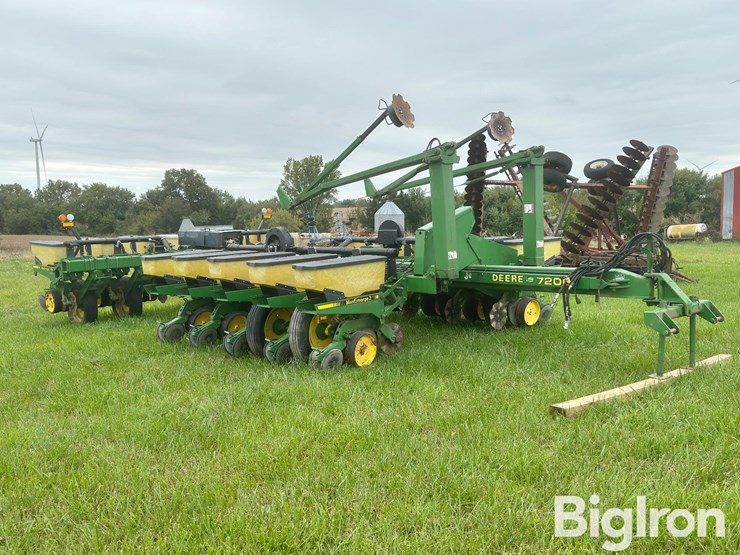 1991-john-deere-7200-image-3