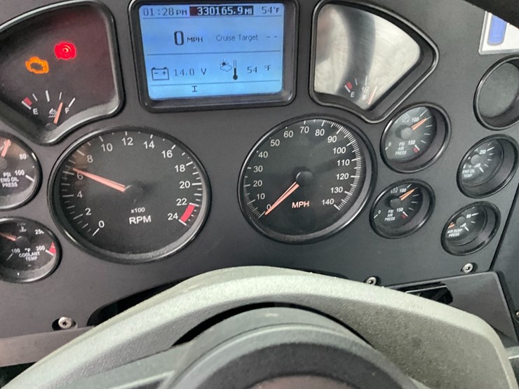 2012-mack-cxu613-day-cab-image-19