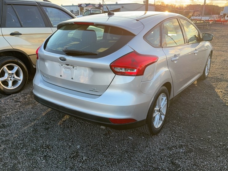 #3008-•-2015-ford-focus-car-image-7