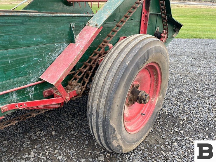 oliver-superior-vintage-manure-spreader-image-13