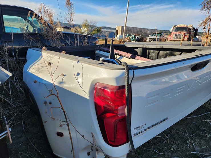 2021-chevrolet-1ton-image-9