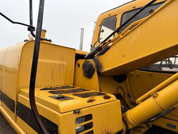 deere-160-lc-image-43