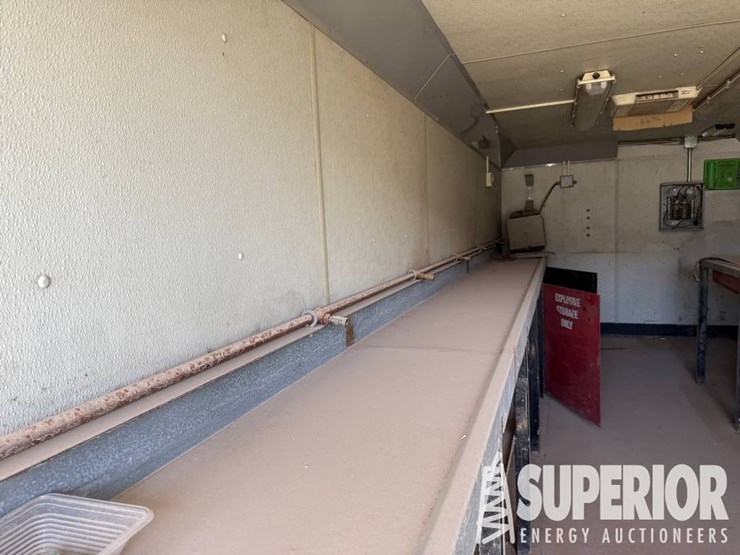 (x)-(3-5)-2014-w-w-trailer-mfg-28'l-3-axle-enclos...-image-4