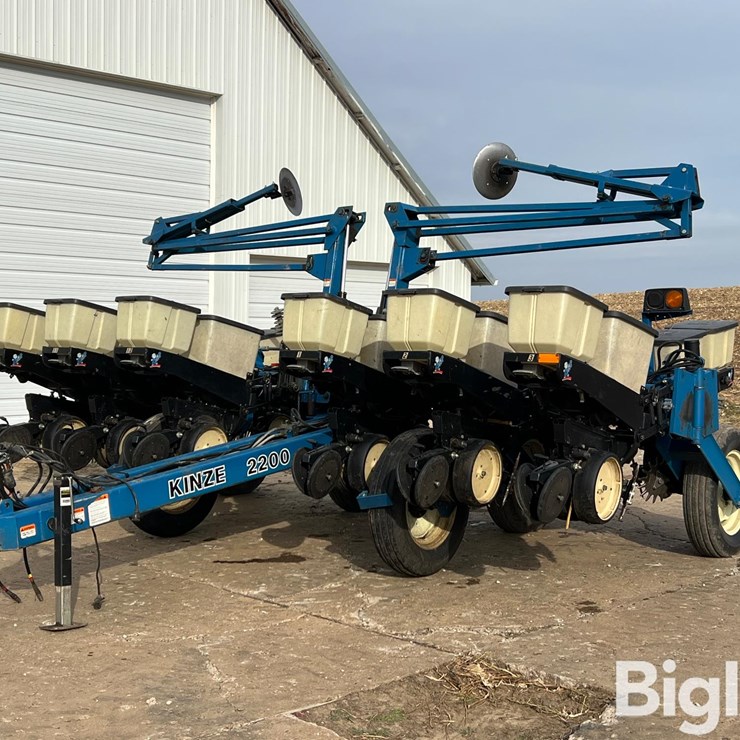 KINZE 2200