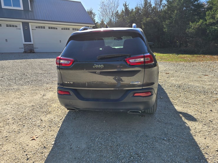 2016-jeep-cherokee-image-18