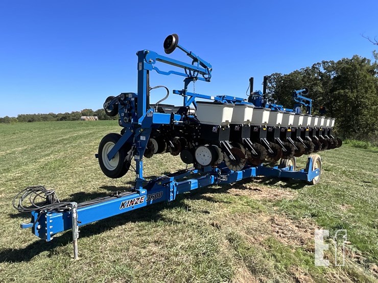 2013-kinze-3600-image-1