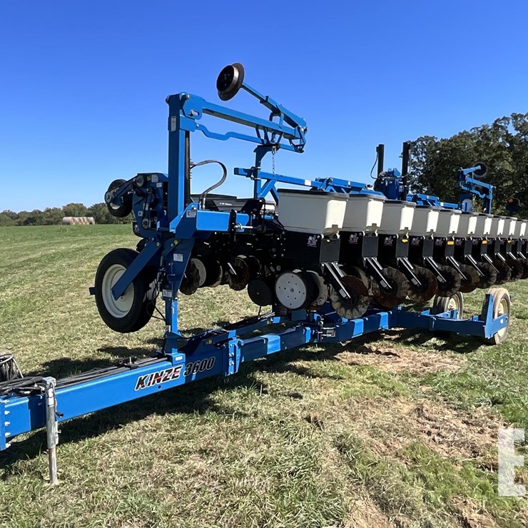2013 KINZE 3600