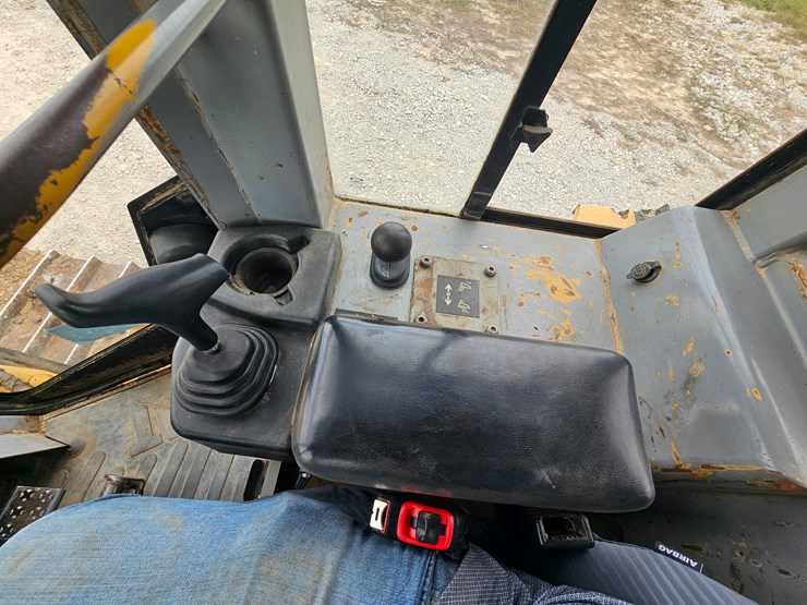 2002-caterpillar-d5g-xl-image-35