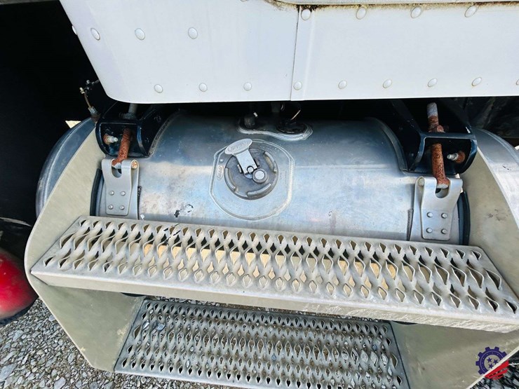 2007-peterbilt-340-image-75