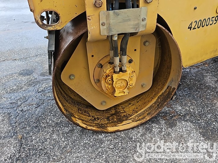 2015-caterpillar-cb24b-image-10