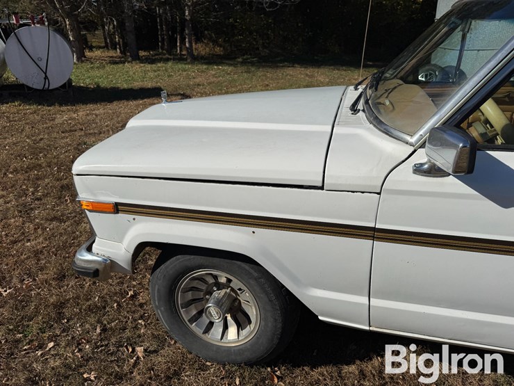 1985-jeep-grand-wagoneer-4x4-suv-image-12