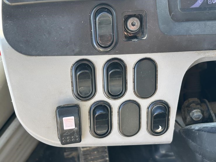 2014-komatsu-wa380-7-image-39