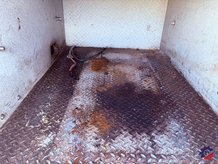 2012-peterbilt-337-image-54